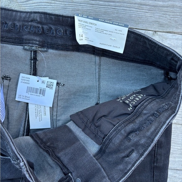 American Eagle High-Rise Skinny Kick Black Jeans size 14 short NWT stretch - Picture 4 of 5